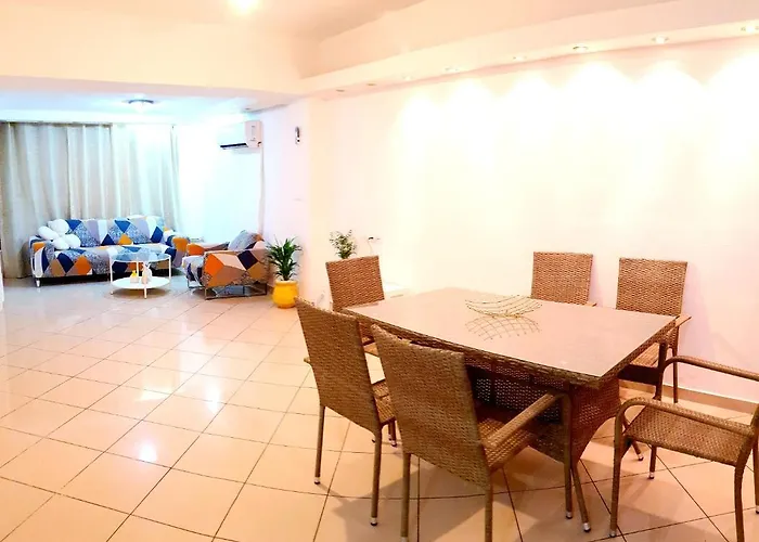 Bright Renovated Room Close To Everything