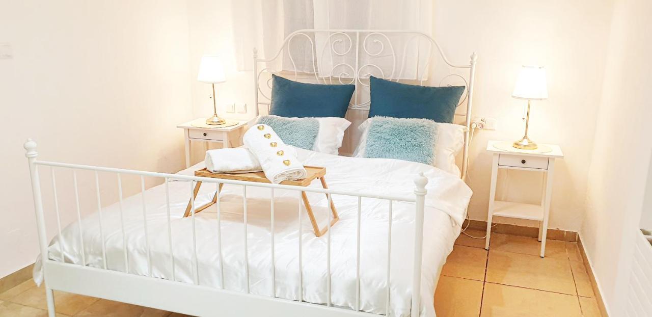 Bright Renovated Close To Everything בית אירוח *